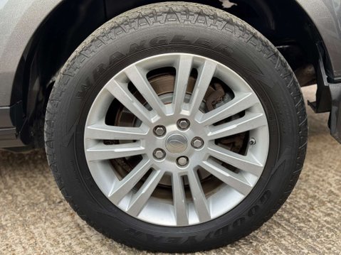 Land Rover Discovery 3.0 SD V6 HSE SUV 5dr Diesel Auto 4WD Euro 5 (s/s) (255 bhp) 42
