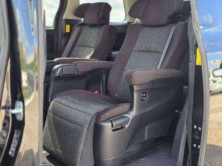 Toyota Alphard Auto+Petrol+7Seats 17