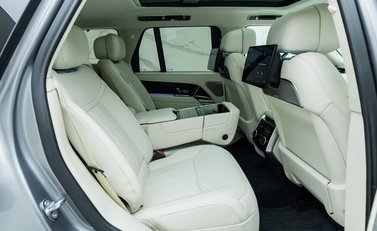 Land Rover Range Rover P550e Autobiography 16