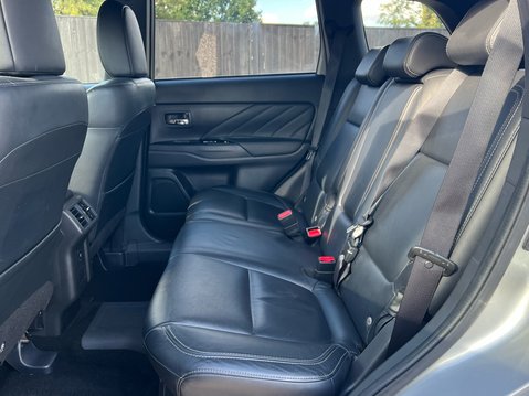 Mitsubishi Outlander PHEV 4H 9