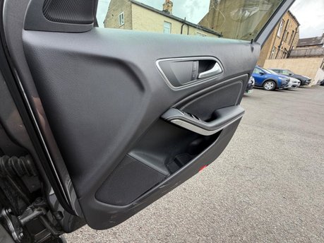Mercedes-Benz GLA GLA 180 URBAN EDITION 22