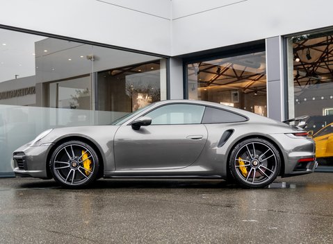 Porsche 911 Turbo S (992) 3
