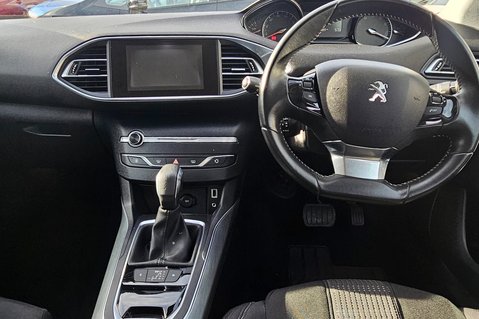 Peugeot 308 PURETECH ALLURE LAST OWNER SINCE 2017..7 SERVICES..SAT NAV.. £35 TAX.. 16