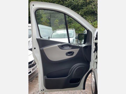 Renault Trafic 1.6 dCi 27 Business+ SWB Standard Roof Euro 5 5dr 36