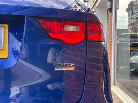 Jaguar F-Pace 2.0 P250i Portfolio SUV 5dr Petrol Auto AWD Euro 6 (s/s) (250 ps) 17