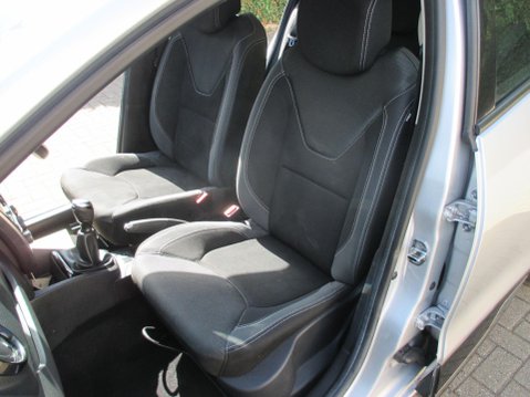 Renault Clio 0.9 TCe Play Euro 6 (s/s) 5dr 26