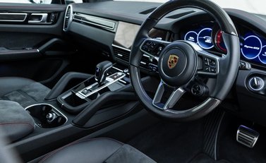 Porsche Cayenne GTS 8