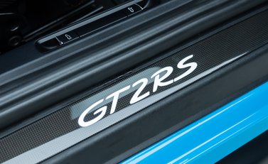 Porsche 911 GT2 RS Weissach (991) 25