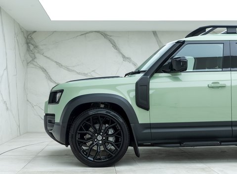 Land Rover Defender 110 75th Anniversary P400e 31