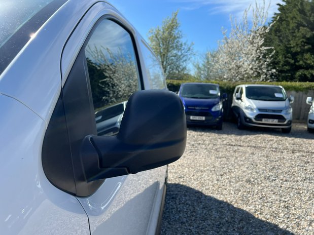 Peugeot Expert MWB L2H1 Low Roof Premium Air Con Sensors EURO 6 NO VAT 22