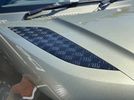 Land Rover Defender 3.0 FIRST EDITION MHEV 27