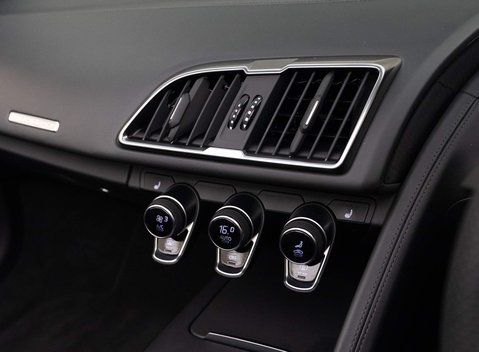 Audi R8 V10 Spyder 13