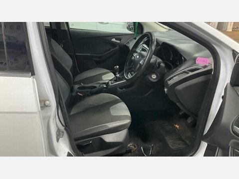 Ford Focus 1.0T EcoBoost Zetec Euro 5 (s/s) 5dr 3