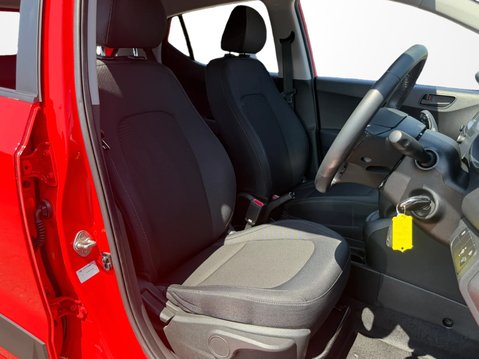 Hyundai i10 1.0 Play 5dr 18