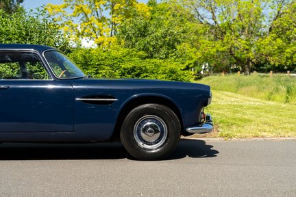 Aston Martin Lagonda Rapide Sports Saloon Manual 12