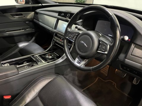 Jaguar XF 3.0d V6 S Auto Euro 6 (s/s) 4dr 3