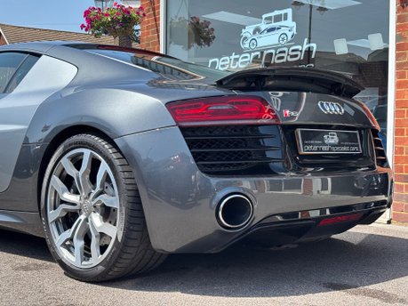 Audi R8 .2 FSI V10 Coupe 2dr Petrol S Tronic quattro Euro 5 (525 ps) 18