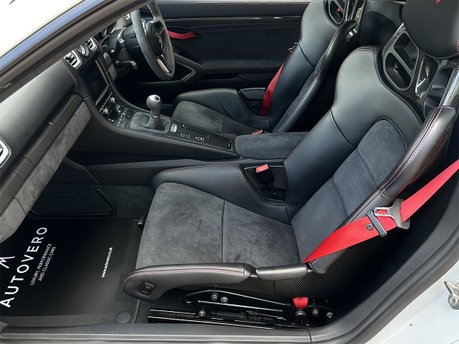 Porsche Cayman GT4 43