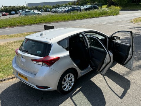 Toyota Auris VVT-I HYBRID BUSINESS EDITION TSS 18