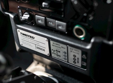 Land Rover Defender 90 XS T40S 18