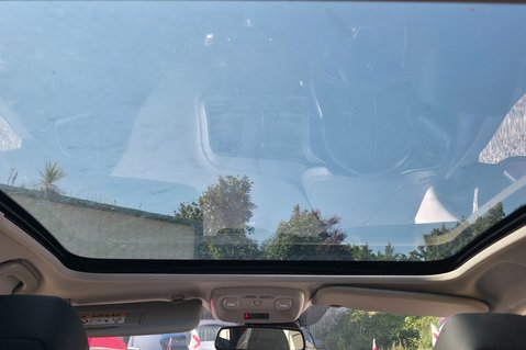 Renault Kadjar SIGNATURE NAV TCE AUTOMATIC..GLASS ROOF.9 SERVICES 17
