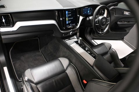 Volvo XC60 2.0 XC60 R-Design B4 MHEV AWD Auto 4WD 5dr 19