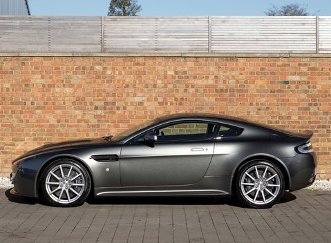 Aston Martin V12 Vantage S 2