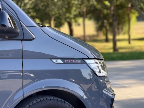 Volkswagen Transporter 2.0 Transporter T32 Sportline Black Edition TDI Semi-Auto 59