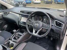 Nissan Qashqai 1.3 Qashqai N-Connecta DiG-T 5dr 17