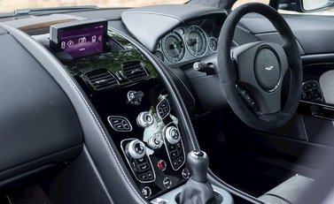Aston Martin V12 Vantage S 13