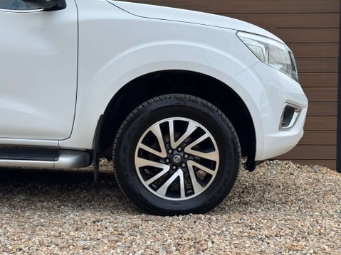Nissan Navara 2.3 Navara N-Connecta dCi 4WD 5dr 12