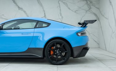 Aston Martin Vantage GT8 40