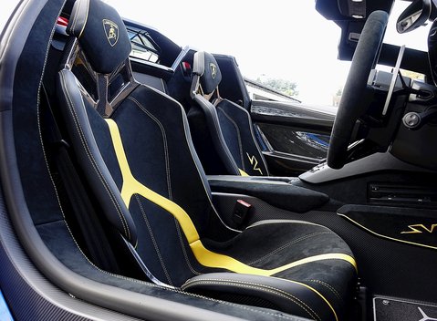 Lamborghini Aventador SV Roadster 12