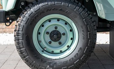 Land Rover Defender 90 Heritage 10