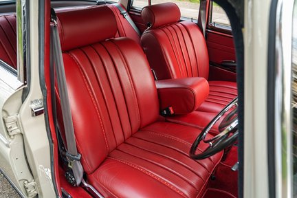 Mercedes-Benz S Class 300SE Fintail W112 "Königsflosse" 23