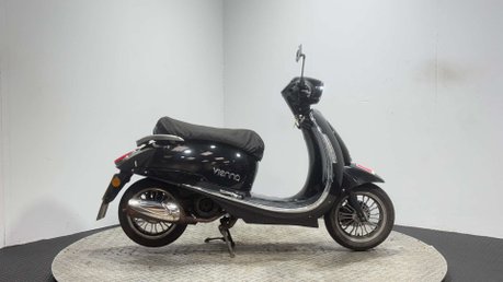 Lexmoto Vienna 2021 11K RUNNING PROJECT SCOOTER SPARES OR REPAIR 125CC CUSTOM BIKE 1