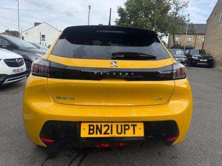 Peugeot e-208 GT PREMIUM 7