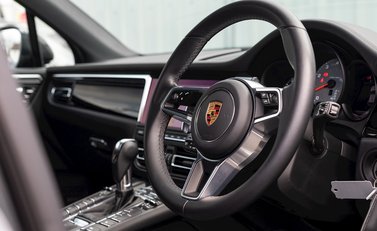Porsche Macan S 11