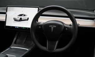 Tesla Model 3 RWD GROK AI Ryzen 1 Owner Adaptive LEDs Heat Pump Pano Roof LFP Batt VATQ 18