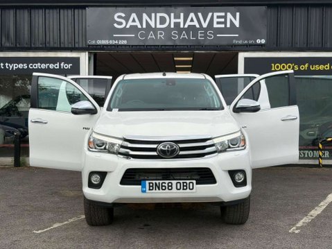 Toyota Hilux 2.4 D-4D Invincible Pickup Double Cab 4dr Diesel Auto 4WD Euro 6 (s/s) (TSS 4