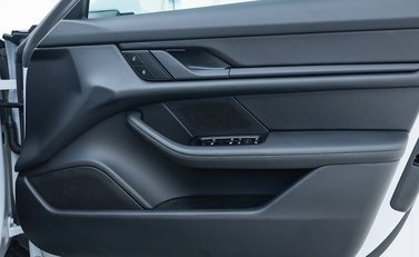 Porsche Taycan 4S 23