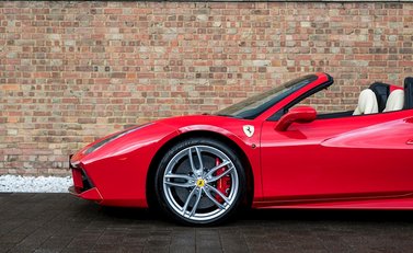 Ferrari 488 Spider 22