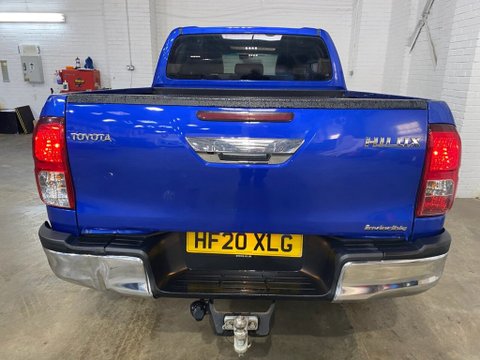 Toyota Hilux INVINCIBLE 4WD D-4D DCB 4