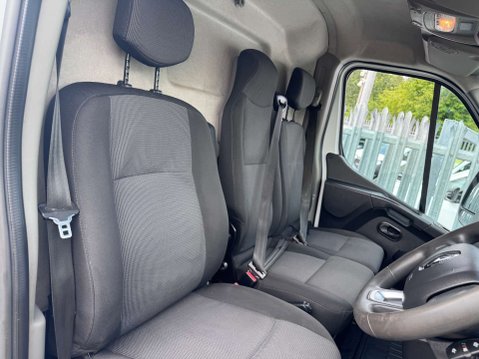 Renault Master 2.3 dCi 35 Business+ Panel Van 4dr Diesel Manual FWD LWB Medium Roof Euro 6 17