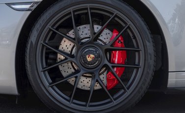 Porsche 911 (991.2) Carrera GTS 10