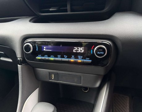 Toyota Yaris 1.5 Yaris Design HEV CVT 5dr 22