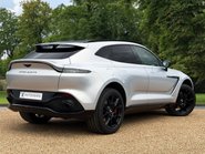 Aston Martin DBX V8 5