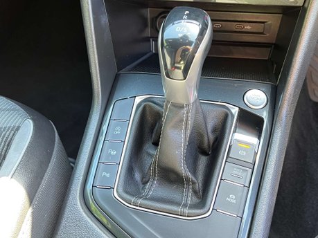 Volkswagen Tiguan 1.5 Tiguan R-Line TSi Semi-Auto 5dr 38