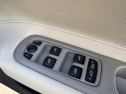 Volvo C70 2.0 D4 SE Lux Convertible 2dr Diesel Geartronic Euro 5 (177 ps) 23