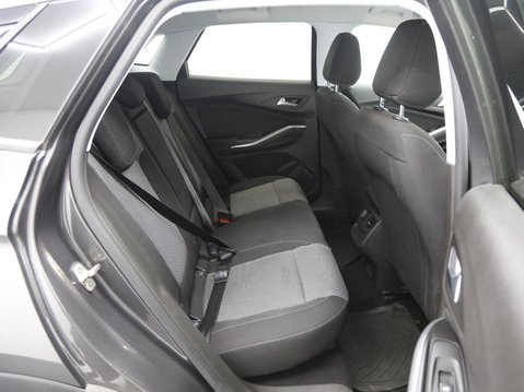 Vauxhall Grandland X 1.2 Turbo Design Line Euro 6 (s/s) 5dr 23